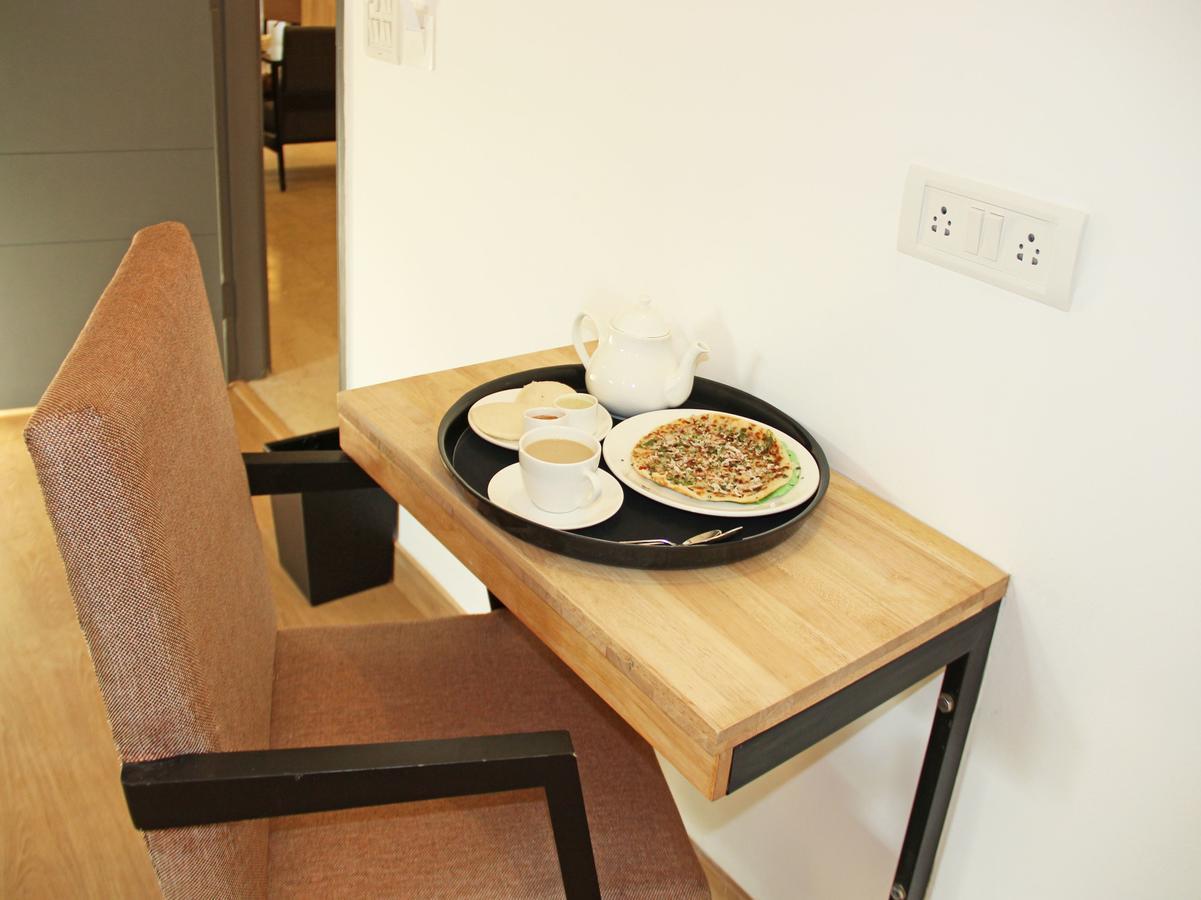 Oyo Townhouse 5 Jubilee Hills Hotel Hyderabad Ngoại thất bức ảnh